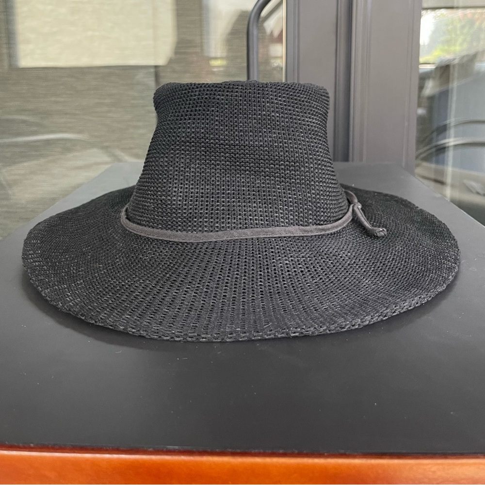 SOLD!      Walleroo Victoria Fedora black hat
